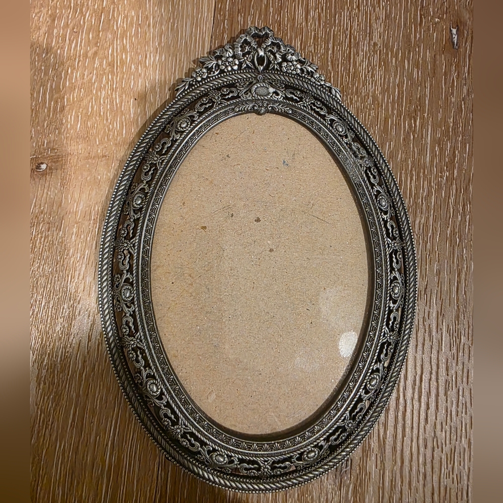 Ornate Silver Oval Photo Frame